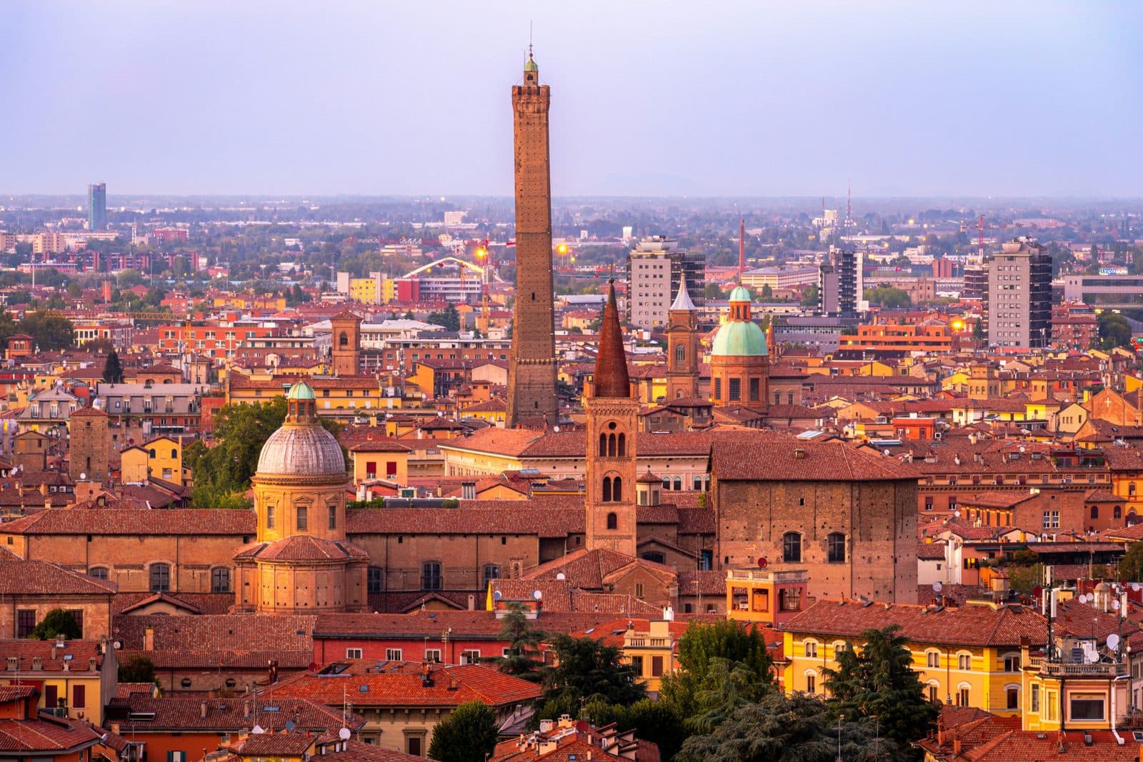 Trovare clienti come geometra o tecnico a Bologna: da dove nasce la domanda