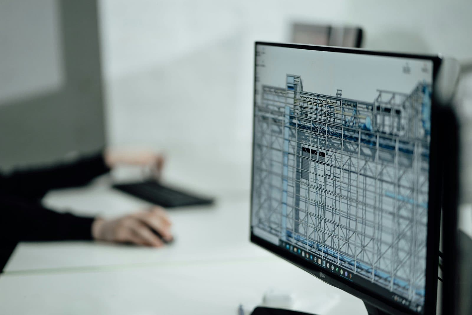 Schermo con il disegno tecnico di un edificio