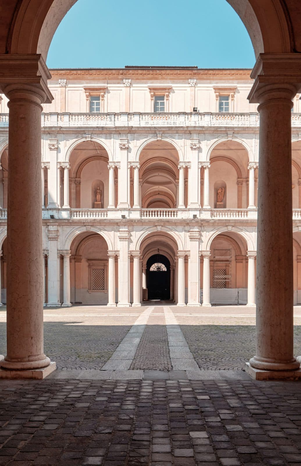 Il cortile del Palazzo Ducale di Modena
